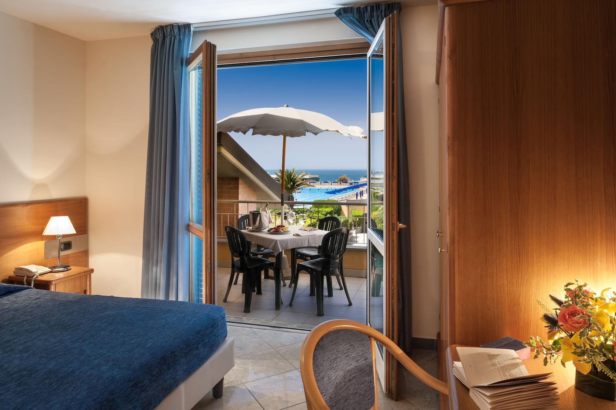 Continental Resort Tirrenia Buitenkant foto
