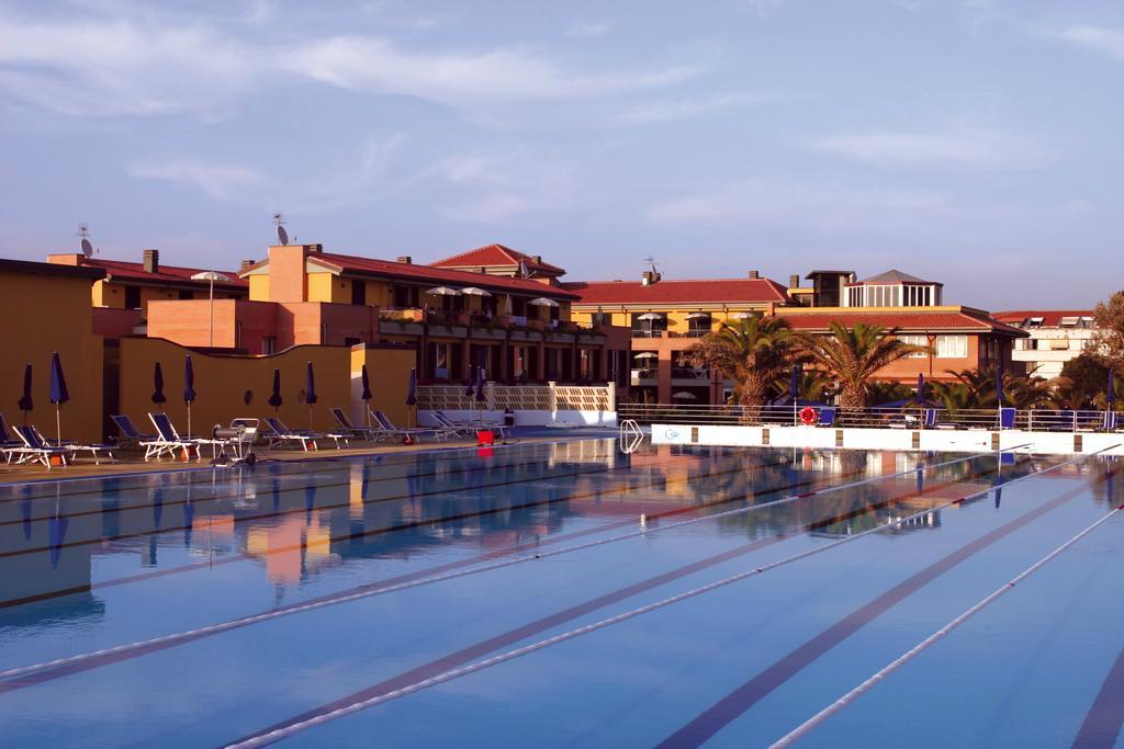 Continental Resort Tirrenia Buitenkant foto