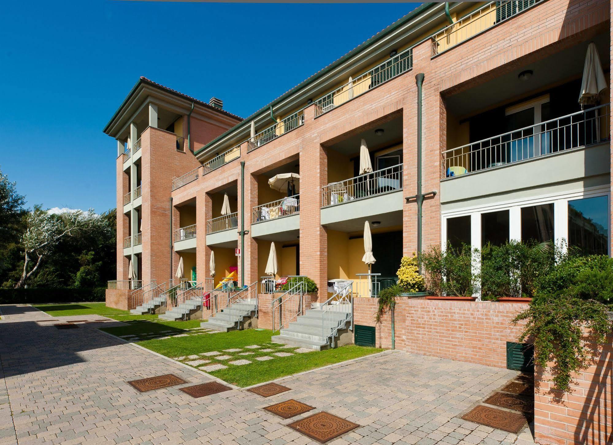 Continental Resort Tirrenia Buitenkant foto