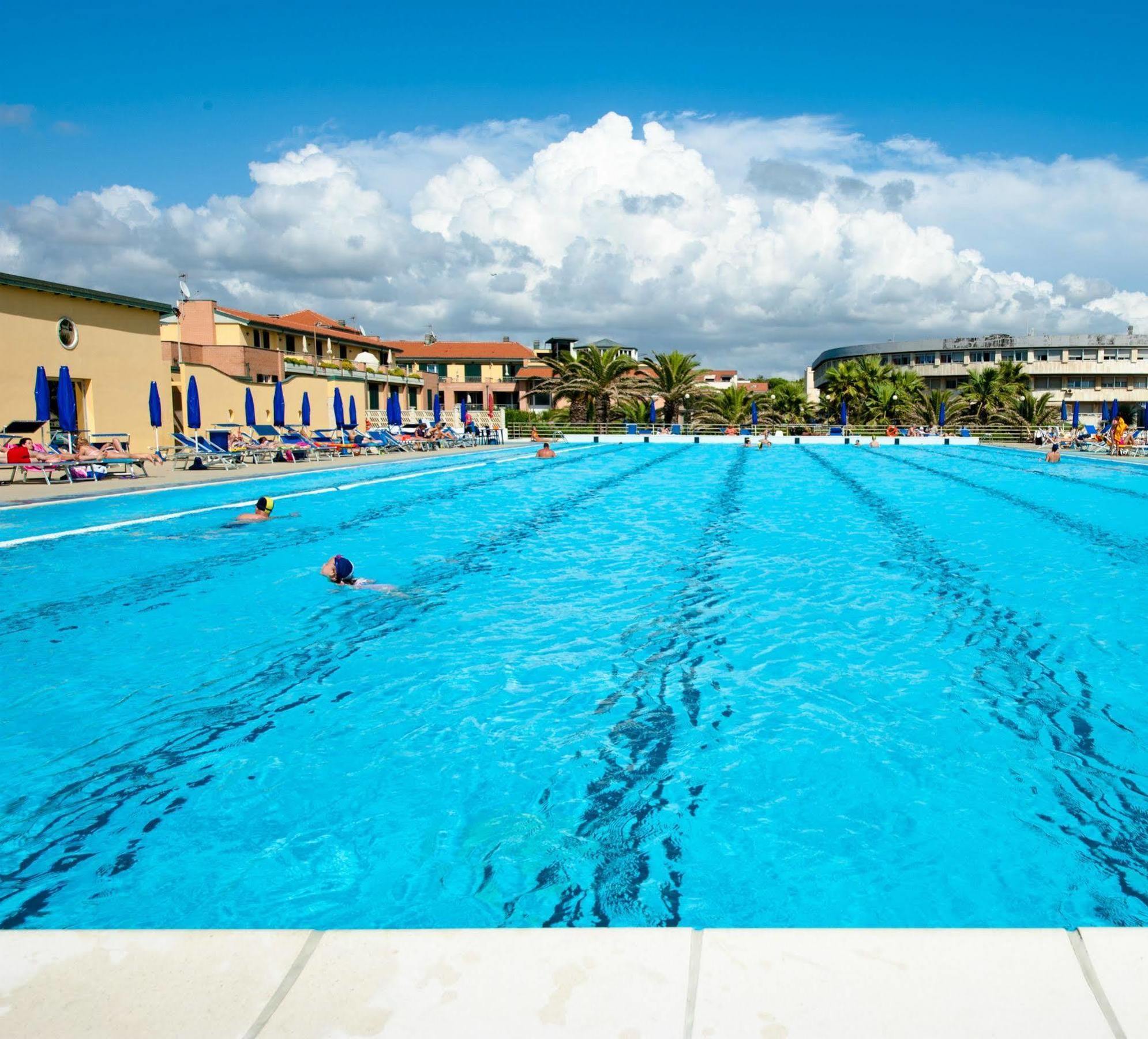 Continental Resort Tirrenia Buitenkant foto
