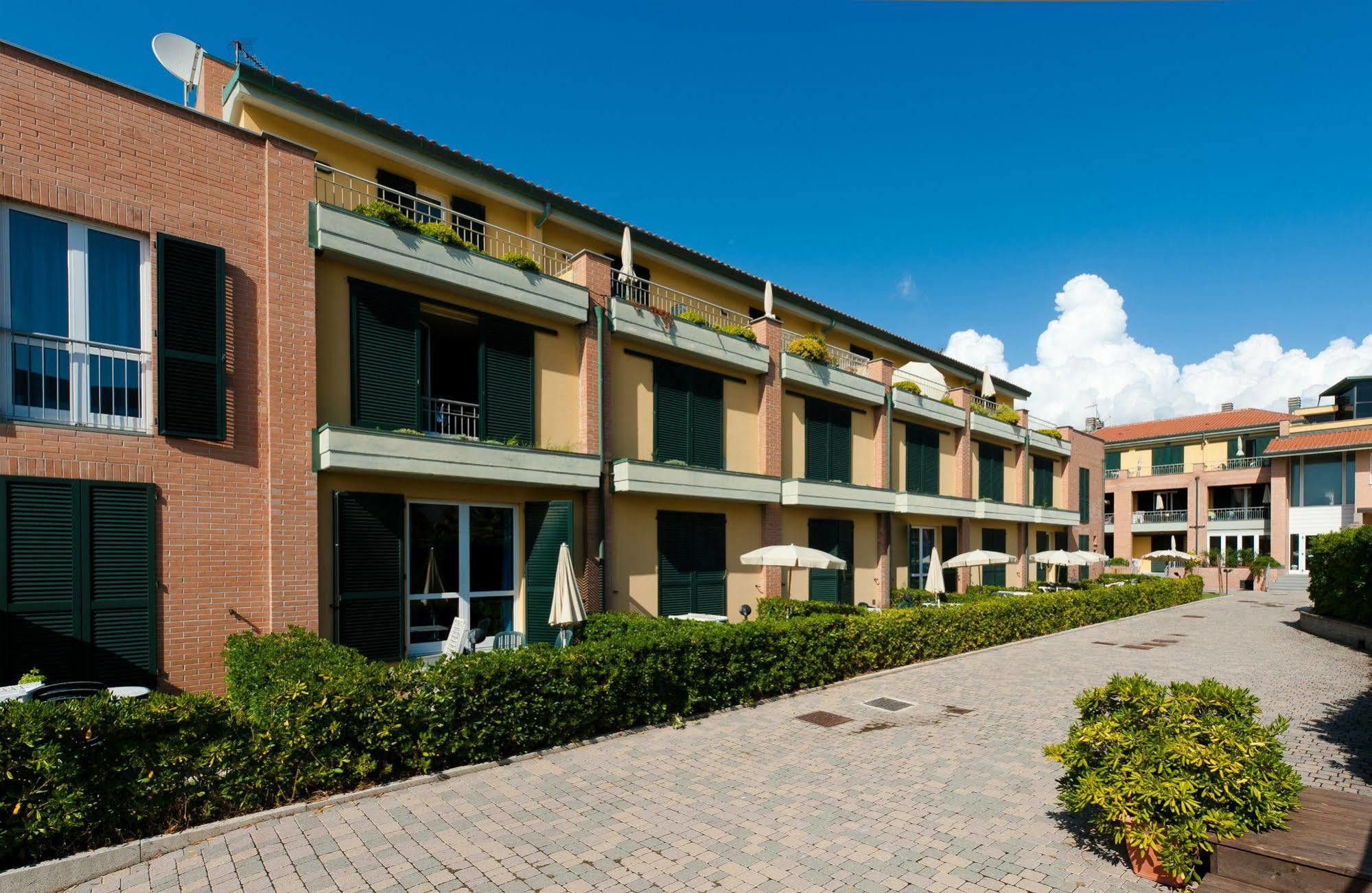 Continental Resort Tirrenia Buitenkant foto