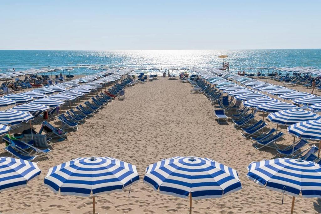Continental Resort Tirrenia Buitenkant foto